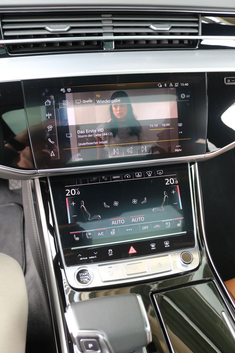 Audi A8 L 60 TFSI e Lang S line - Samsaru's Car Outlet