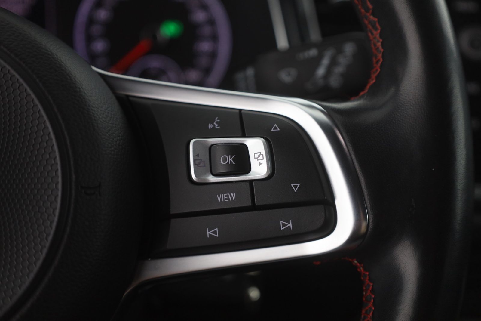 Volkswagen T-Roc 2.0 TSI 4Motion sport - Samsaru's Car Outlet