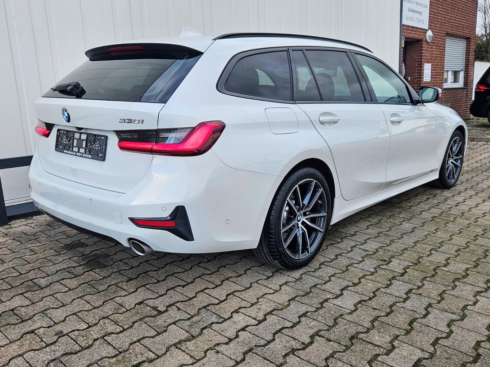 BMW 330i SPORT LINE - Samsaru's Car Outlet
