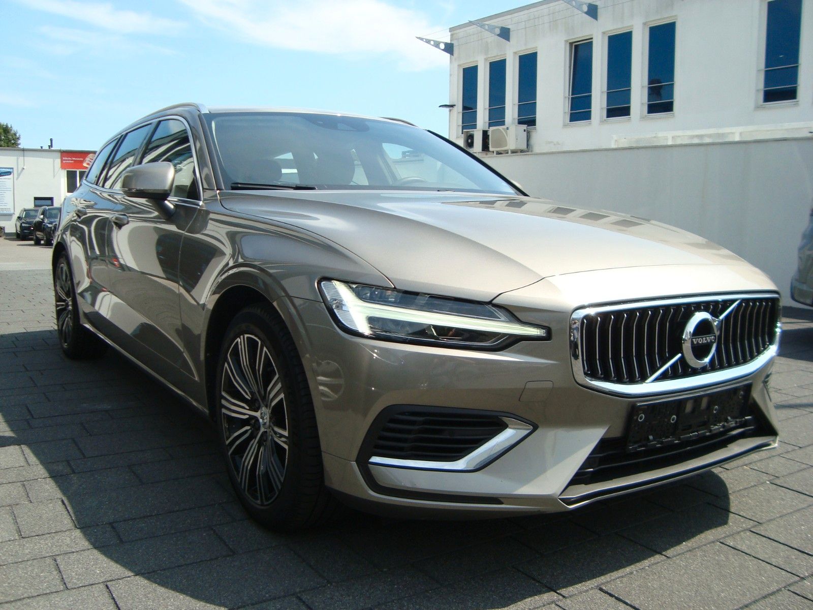 Volvo V60 Kombi Core Recharge Plug-In Hybrid AWD