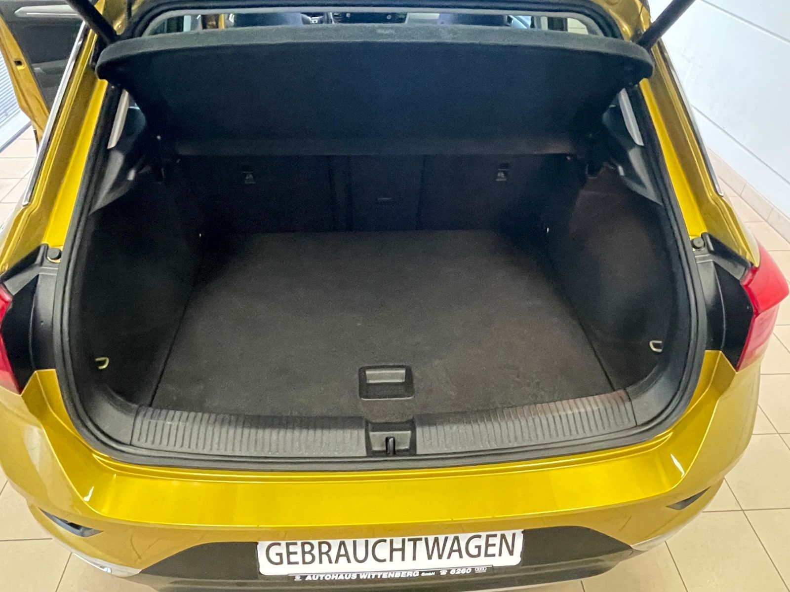 Volkswagen T-Roc 1.5 TSI Active - Samsaru's Car Outlet