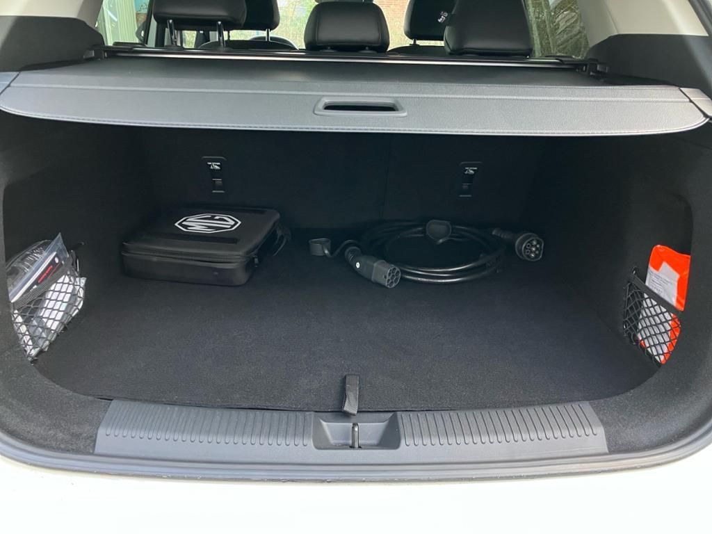 MG HS PHEV Luxury 360 DISTR KAMERA SPUR PDC SHZ