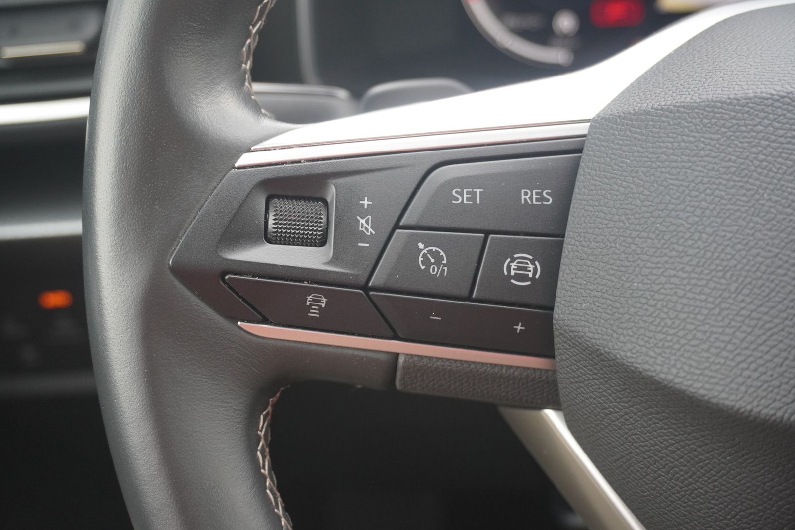 Seat Leon ST 2.0 TDI DSG LED Navi ACC DAB AHK Kamera