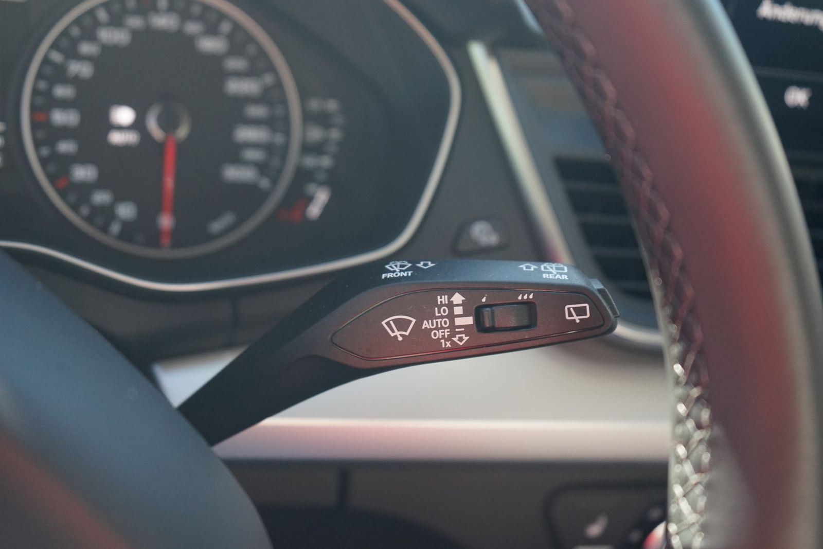 Audi Q5 40 2.0 TDI quattro - Samsaru's Car Outlet