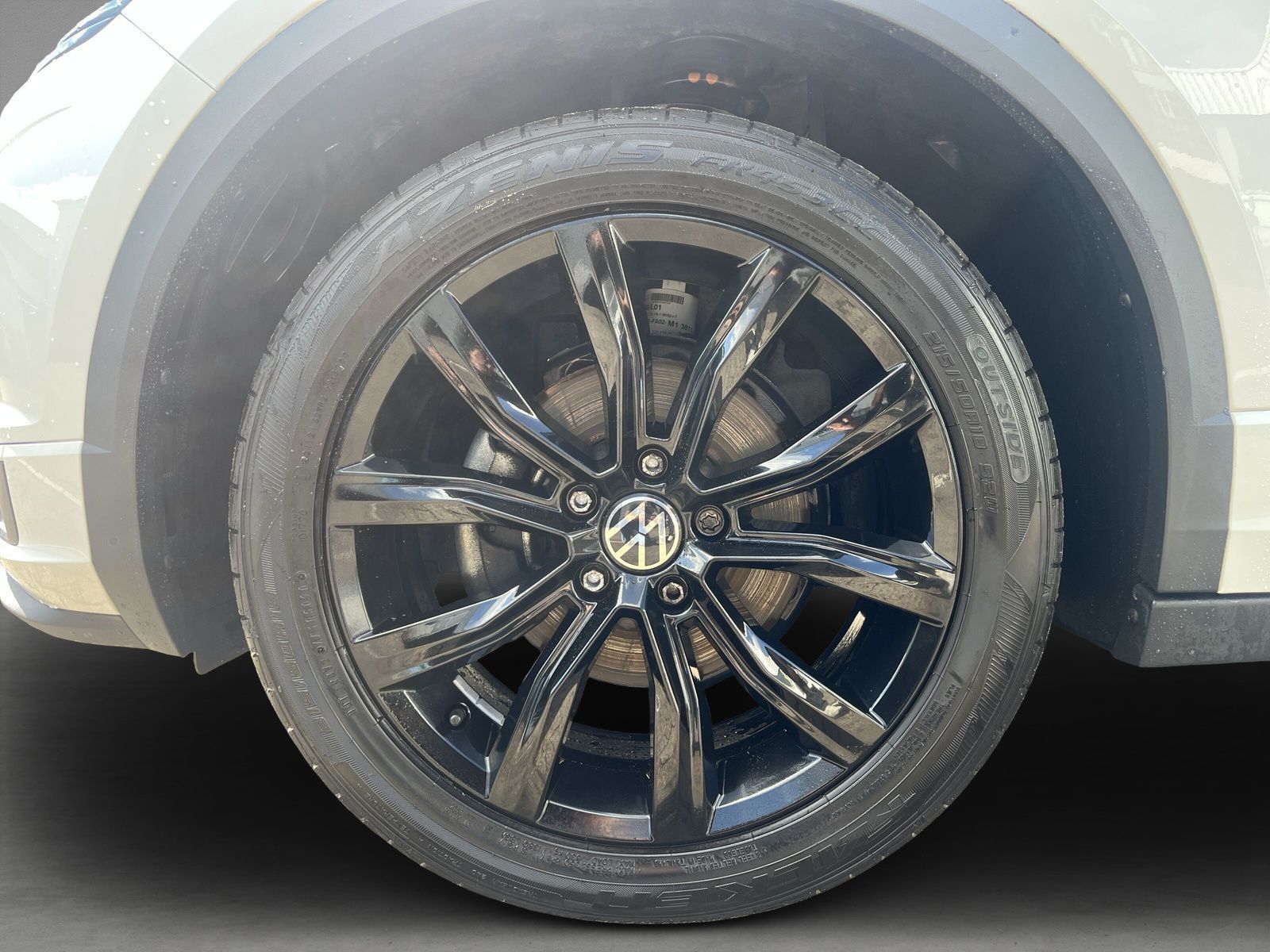 Volkswagen T-Roc R-Line - Samsaru's Car Outlet