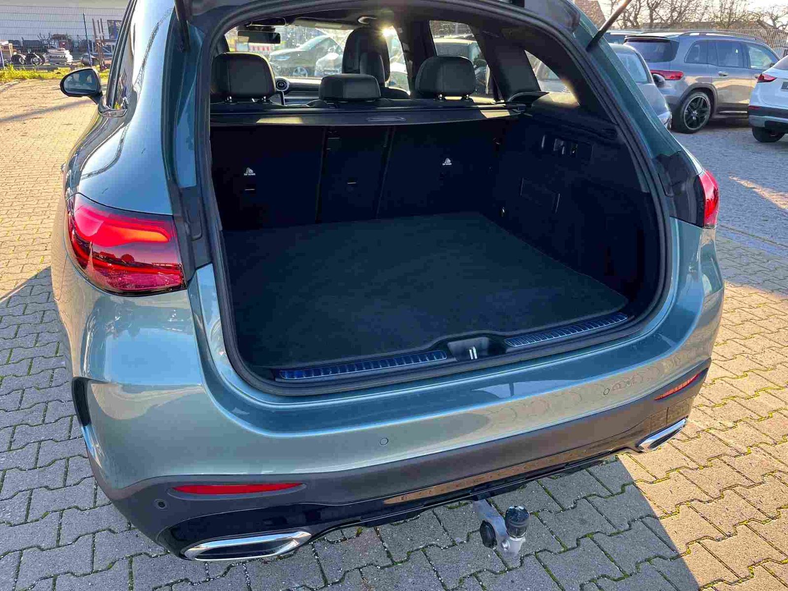 Mercedes-Benz GLC 300 4M AMG+MBUX+Night+Pano+AHK+36+Distr+Memo