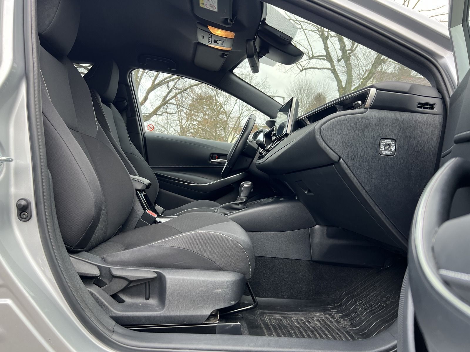 Toyota Corolla Touring Hybrid - Samsaru's Car Outlet