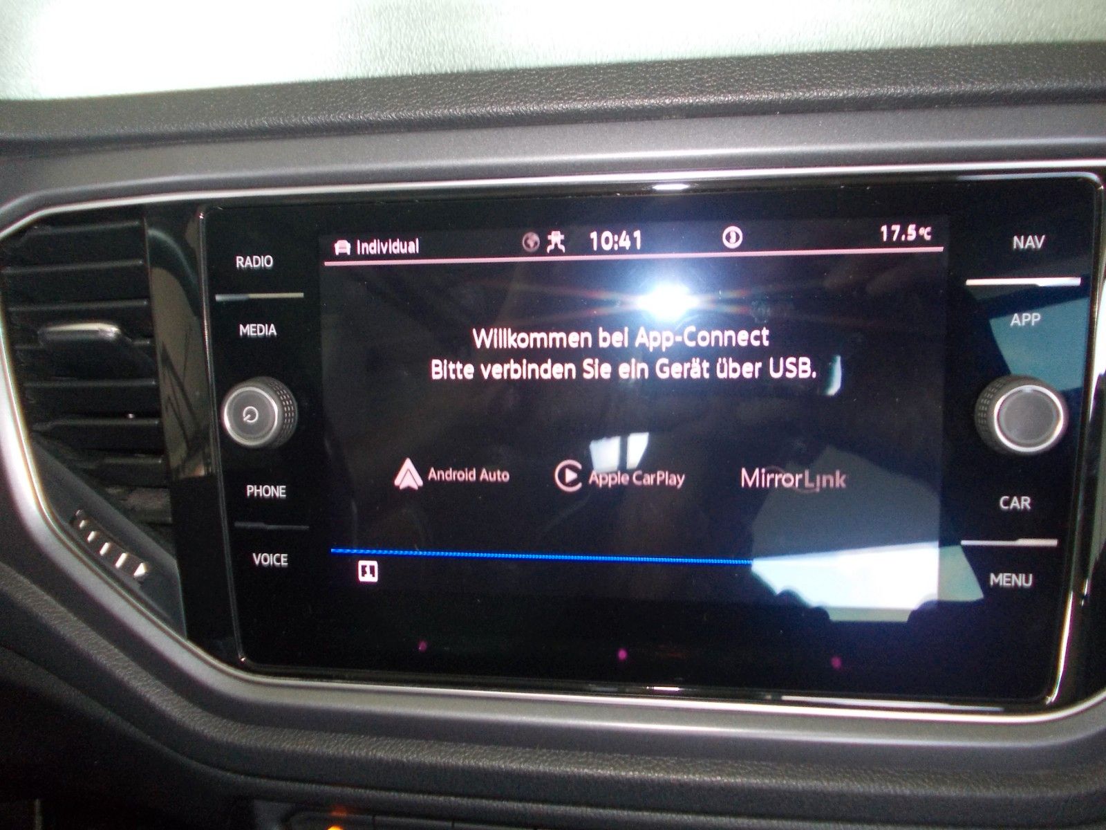 Volkswagen T-Roc R-Line - Samsaru's Car Outlet