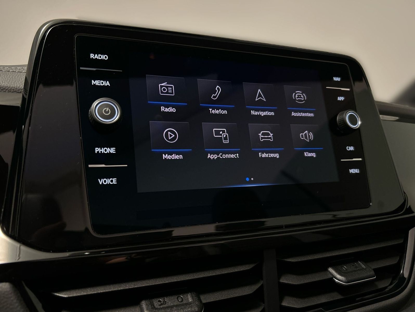 Volkswagen T-Roc 1.5 TSI - Samsaru's Car Outlet
