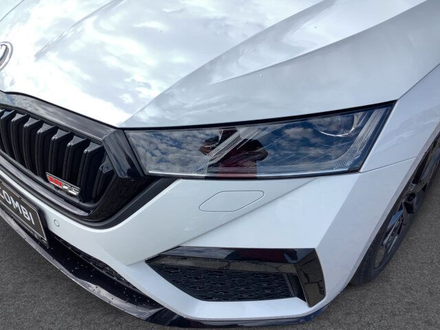 Skoda OCTAVIA COMBI TDI DSG RS - Samsaru's Car Outlet