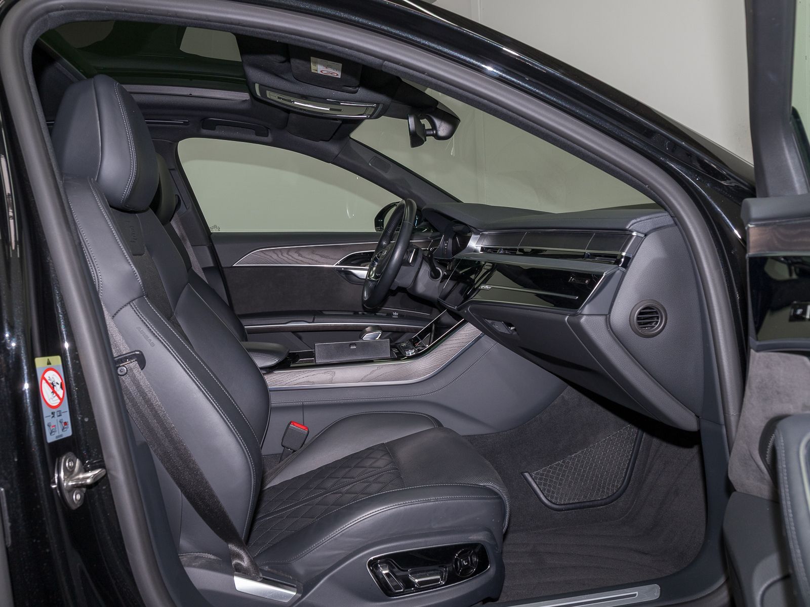 Audi A8 60 TFSIe Q MATRIX LASER - Samsaru's Car Outlet