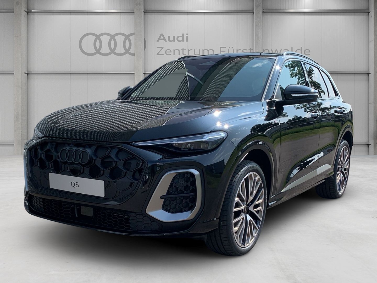Audi Q5 TFSI quattro Stronic+edition one - Samsaru's Car Outlet