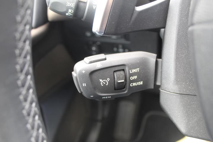 DS Automobiles DS3 CROSSBACK SO CHIC PT 130 AUTOMATIK,LEDERF,NA