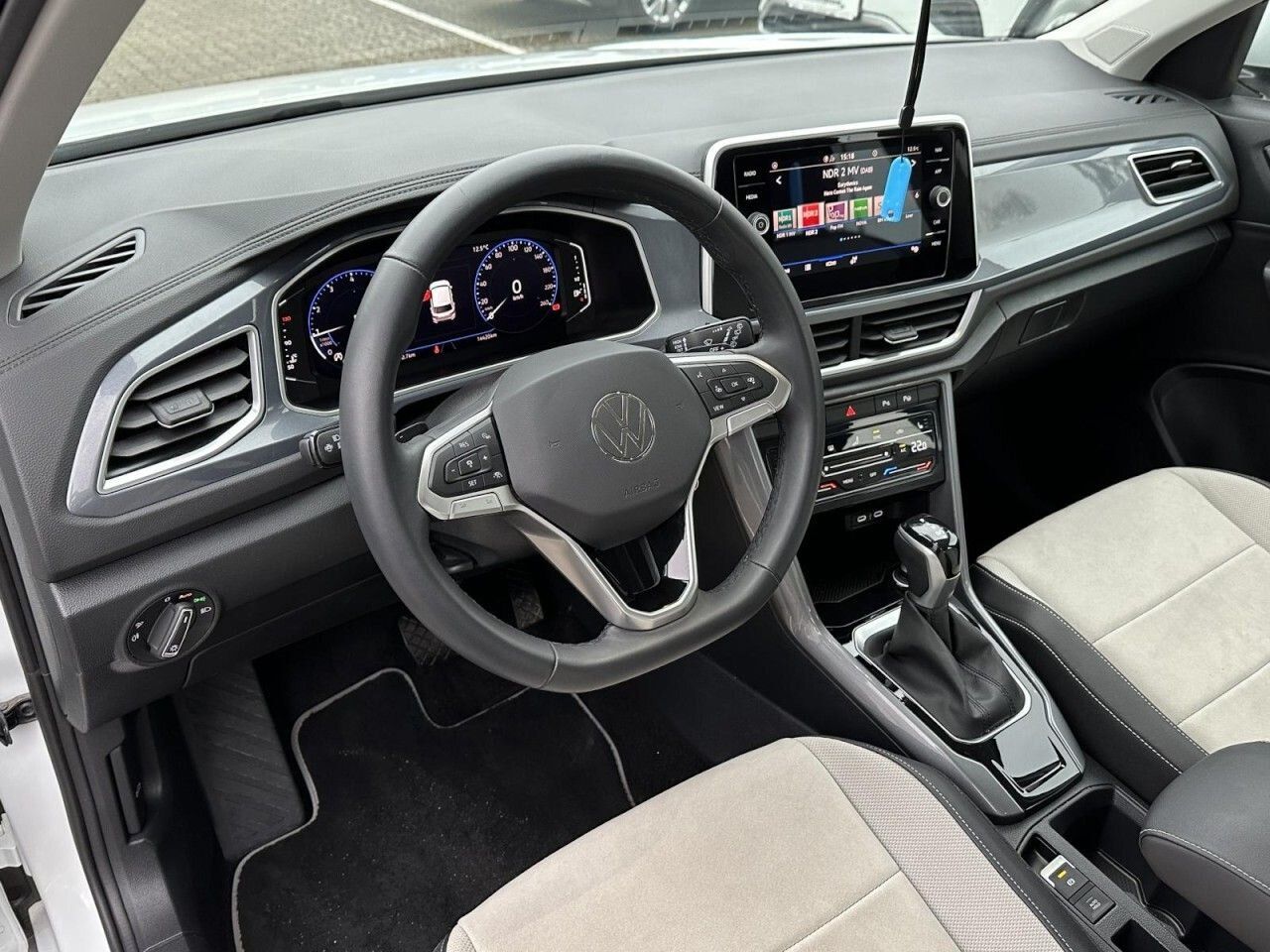 Volkswagen T-Roc 1.5 TSI Style - Samsaru's Car Outlet