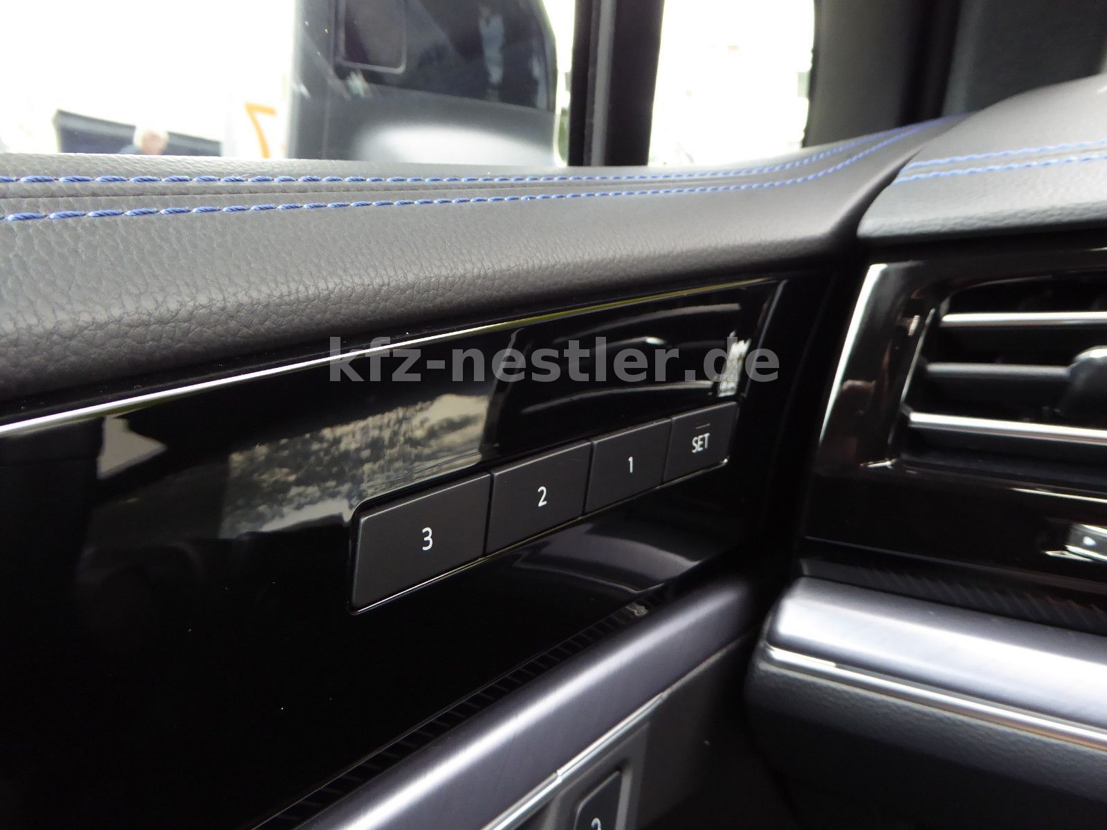 Volkswagen Touareg R e-Hybrid Pano/Puglia/AHK/HUD/ACC/Matt