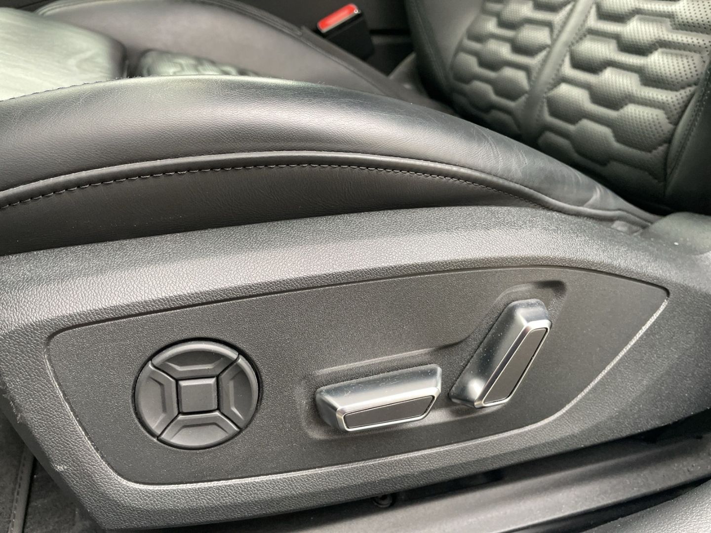 Audi RS6 Avant AHK/B&O/RS-AGA/Matrix/AIR susp/280km/h