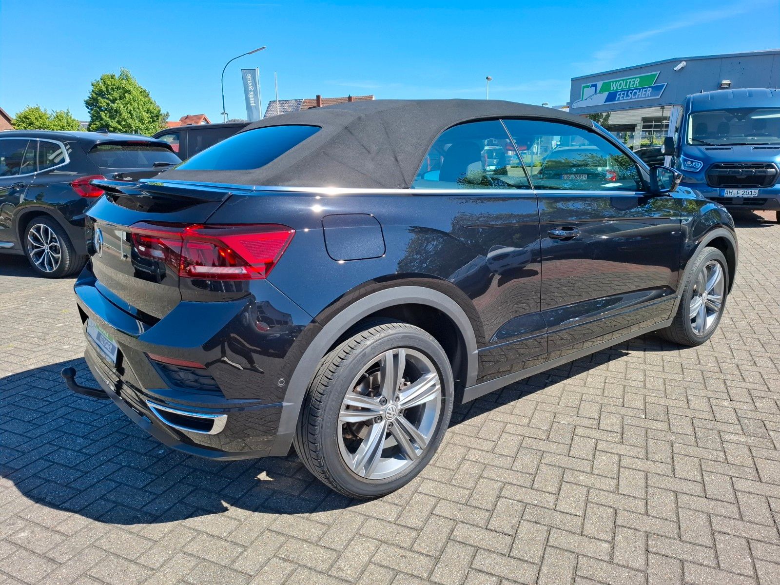 Volkswagen T-Roc R-Line - Samsaru's Car Outlet