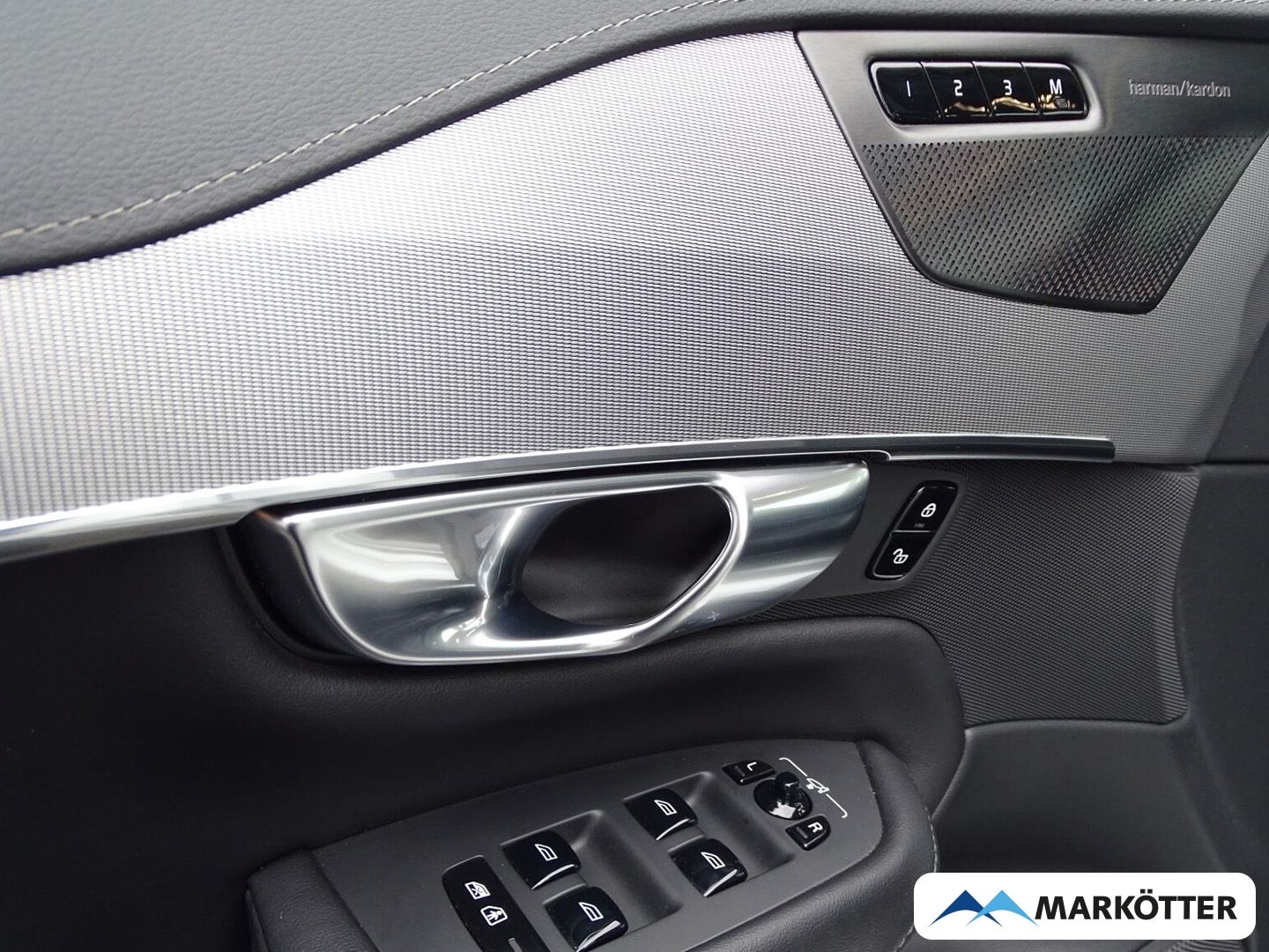 Volvo XC90 Plus Dark Recharge Plug-In Hybrid AWD 7-Sit