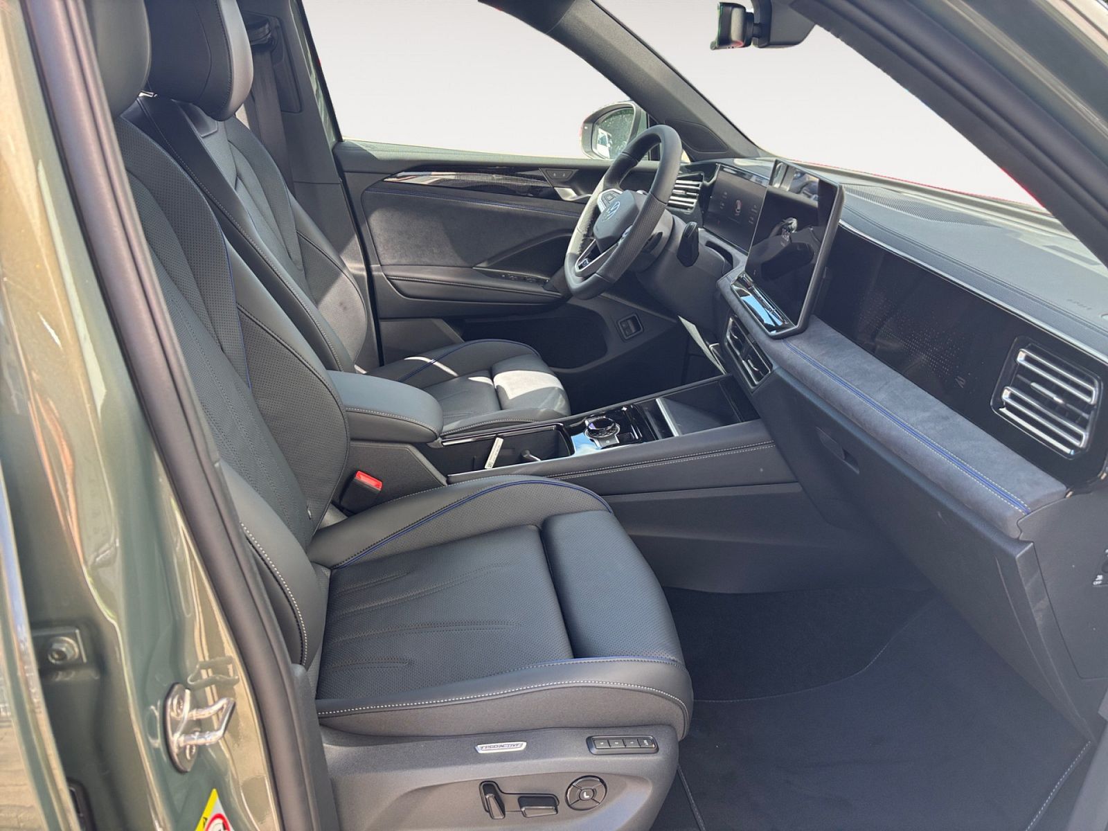Volkswagen Tiguan R-Line 1.5 eHybrid +LEDER+AHK+HUD+