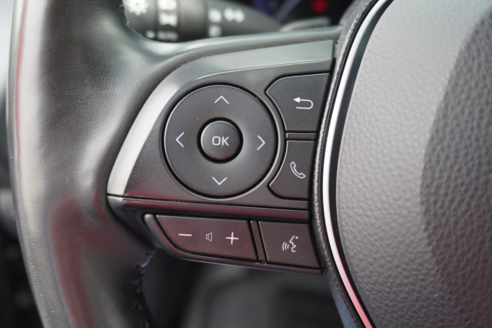 Toyota Corolla 2.0 Hybrid Lounge - Samsaru's Car Outlet