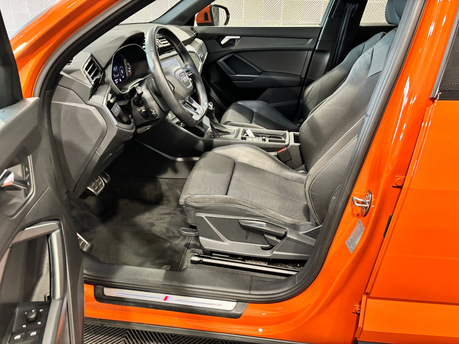 Audi Q3 Sb. 40 TFSI quattro S LINE - Samsaru's Car Outlet