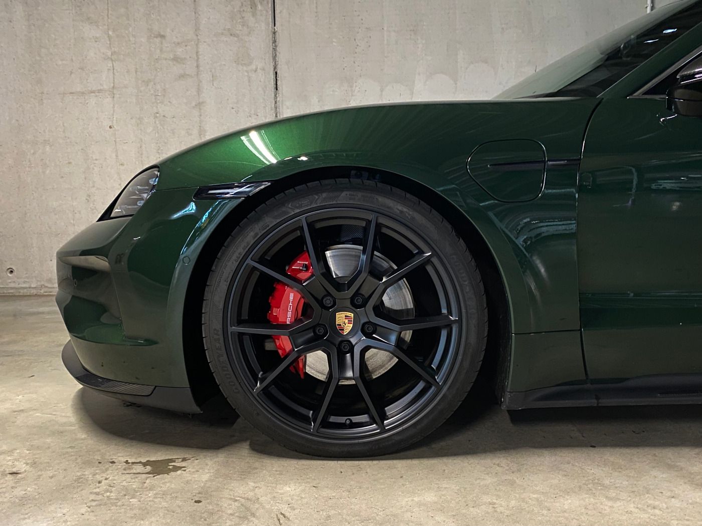 Porsche Taycan 4S | Hinterachslenkung | Panoramadach |