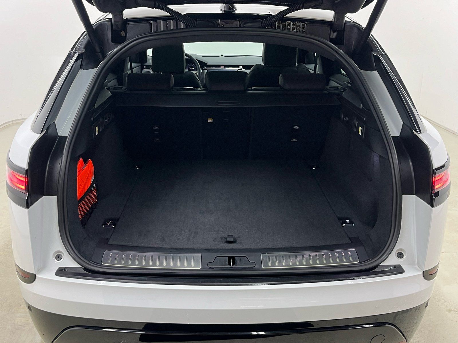 Range Rover Velar D300 Dynamic HSE - Samsaru's Car Outlet