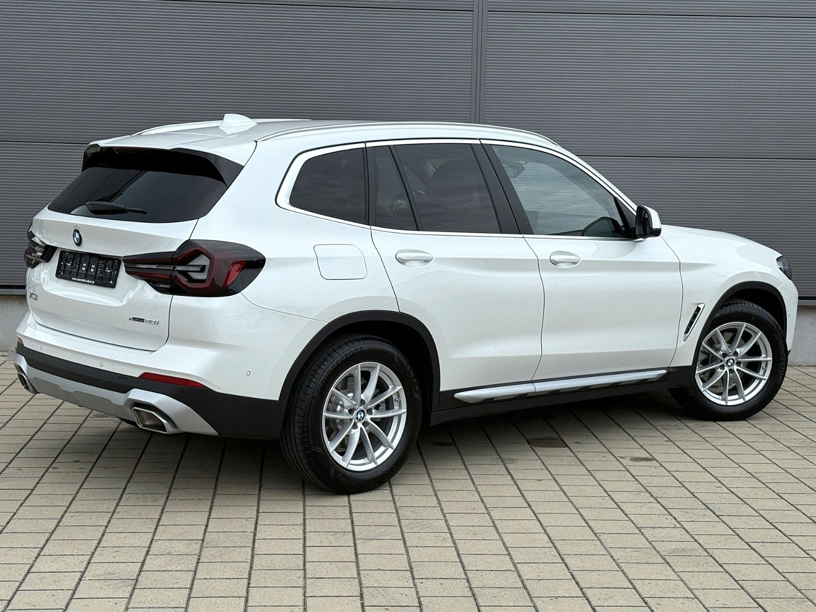 BMW X3 xDrive 20i Laser - Samsaru's Car Outlet