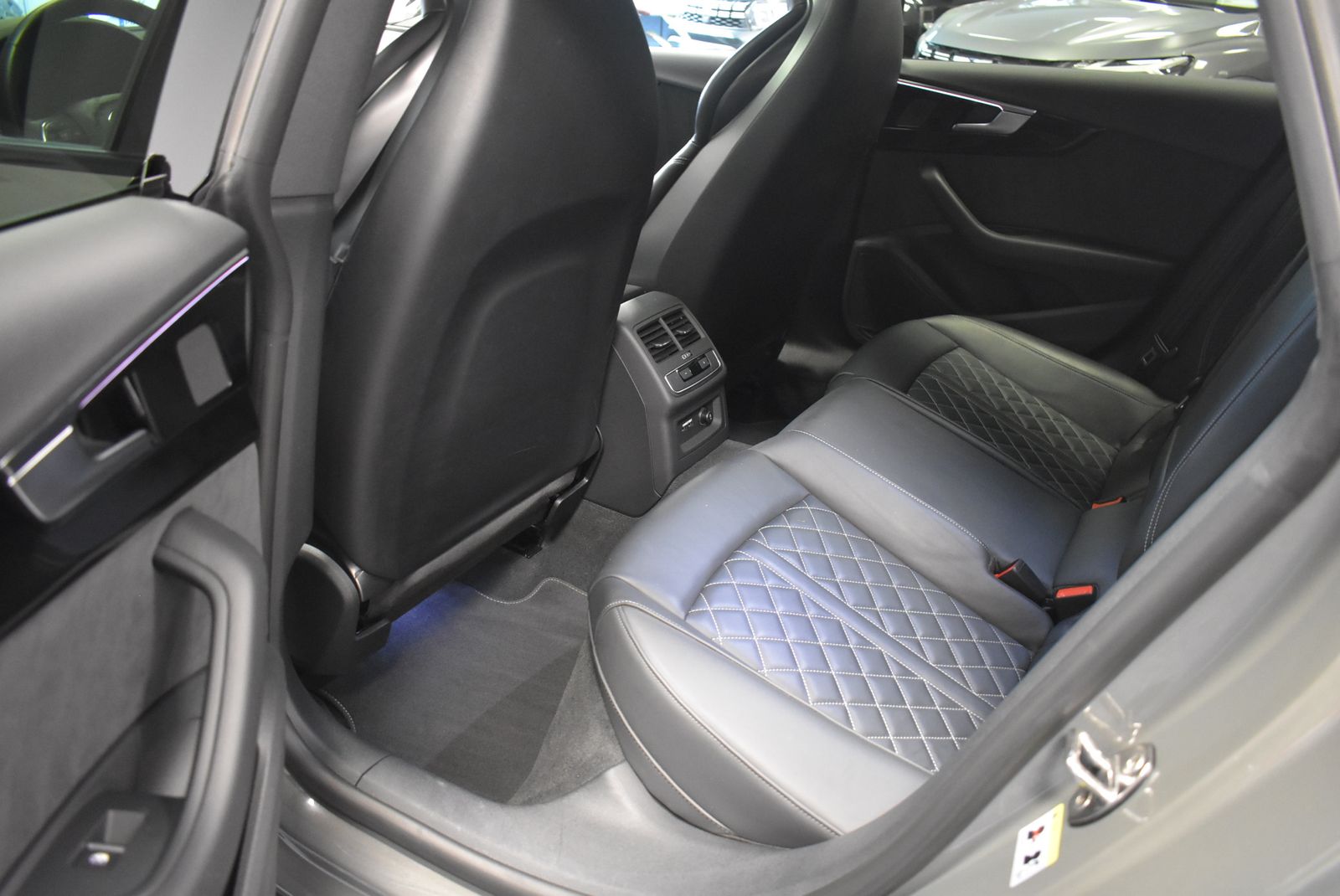 Audi A5 40 TDI Quattro S-line Competit Navi Panor AHK