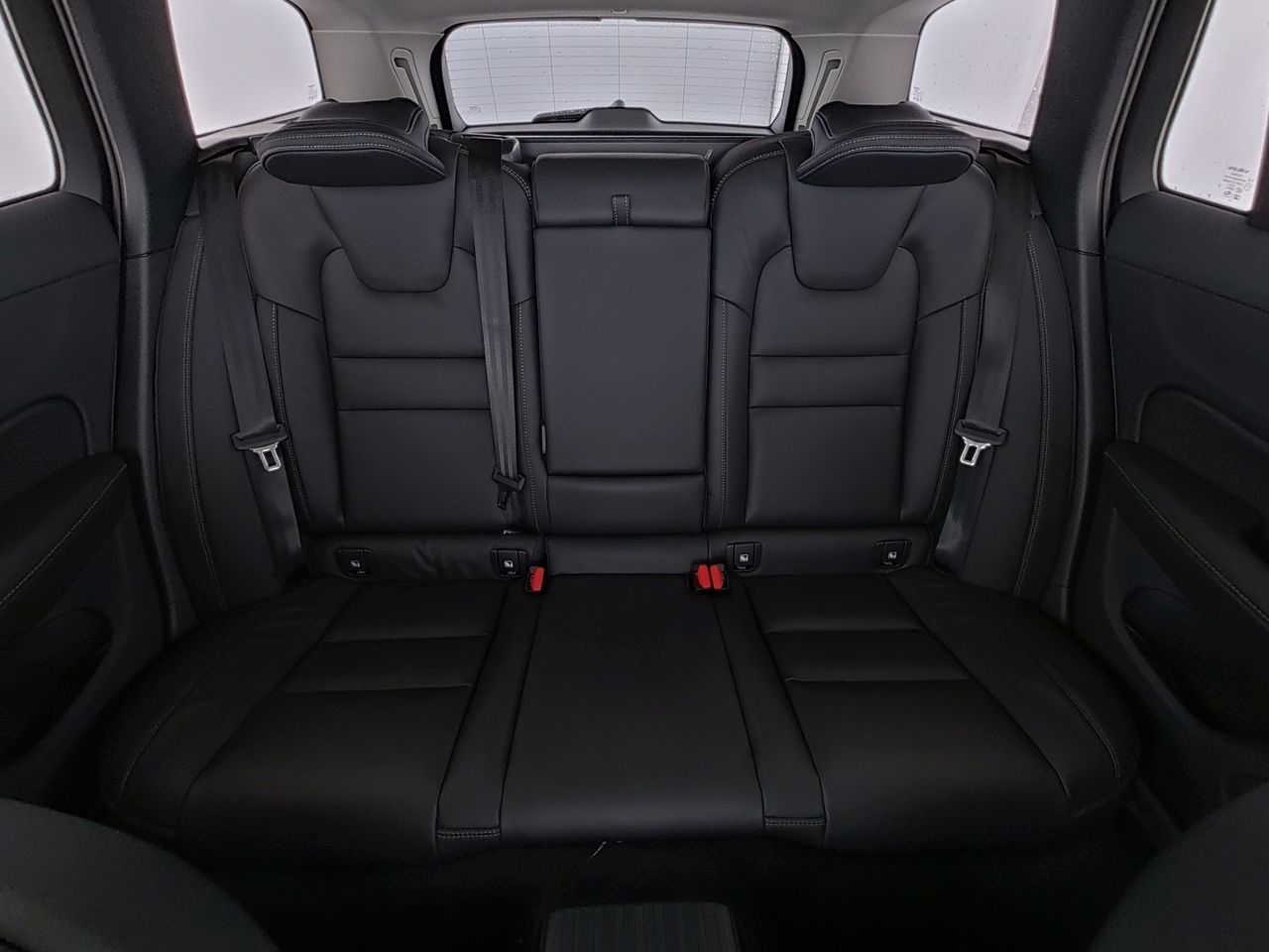 Volvo V60 T8 Ultra Dark Recharge Plug-In Hybrid AWD