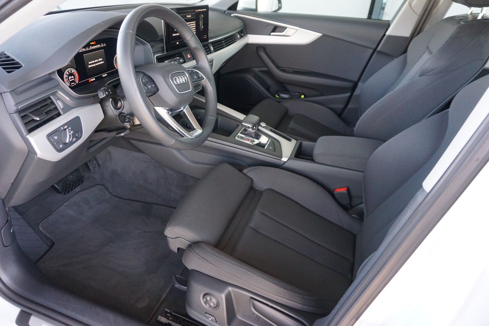 Audi A4 Avant 40 TFSI S tronic S line - Samsaru's Car Outlet