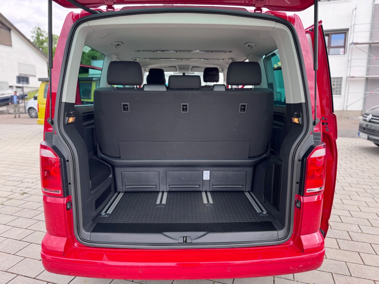 Volkswagen T6 Multivan - Samsaru's Car Outlet