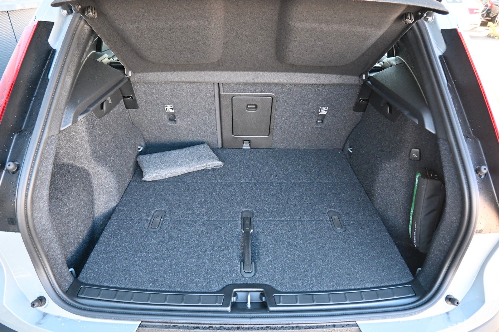 Volvo XC40 B4 DKG Ultra Dark*FSHZG*PANO*360°*ACC*AHK