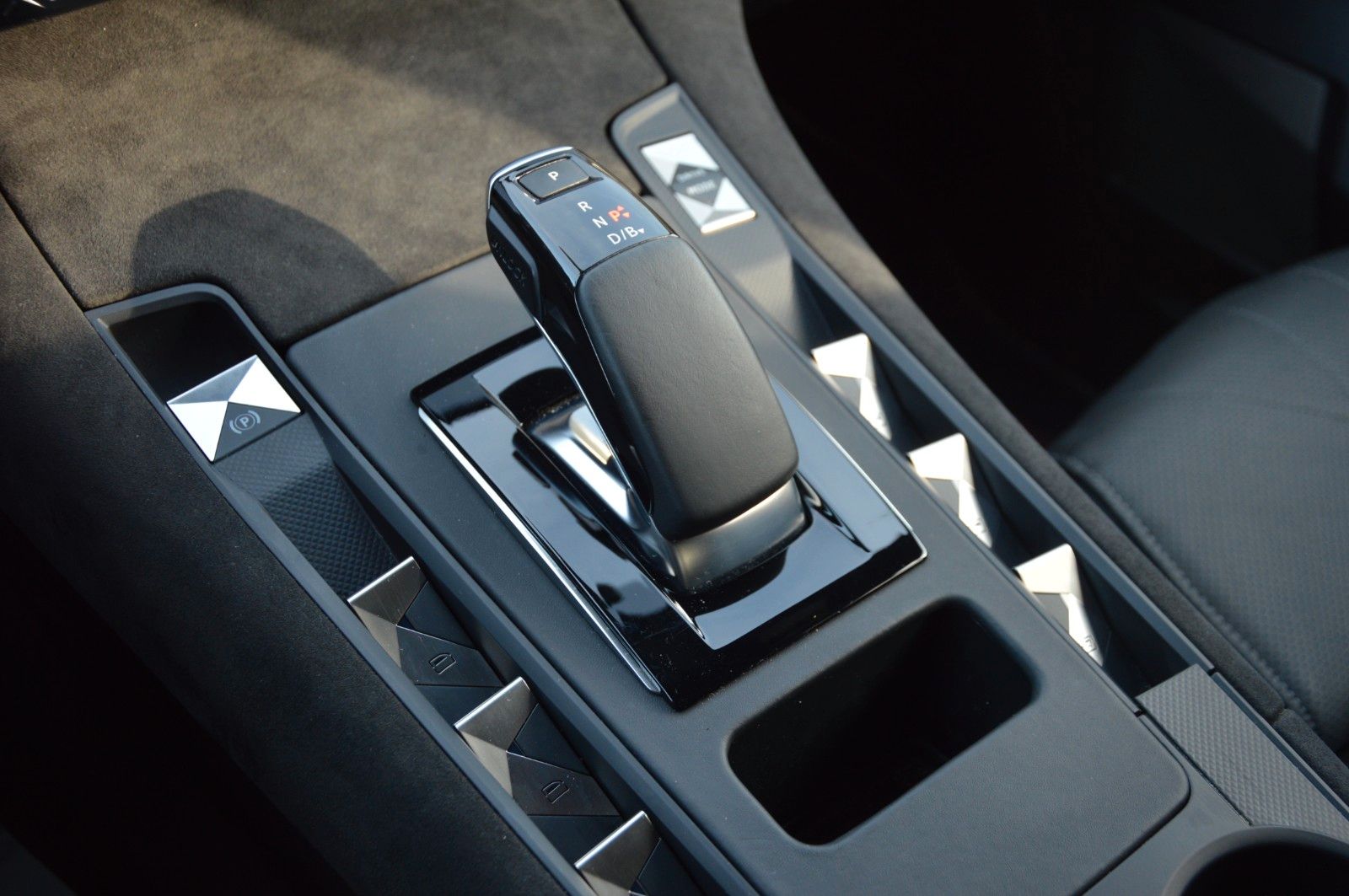 DS Automobiles DS 7 E-Tense 4x4 Perf."PANO"FOCAL"KEYLESS"KAMERA