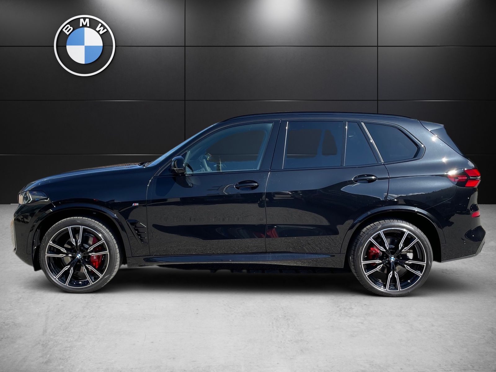 BMW X5 xDrive40d M Sport B&W KeyLess Pano STH AHK Ai