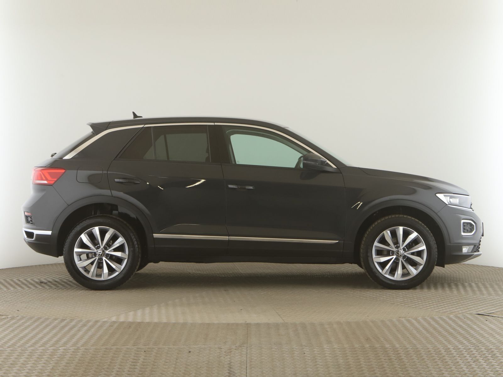 Volkswagen T-Roc 1.5 TSI Style - Samsaru's Car Outlet