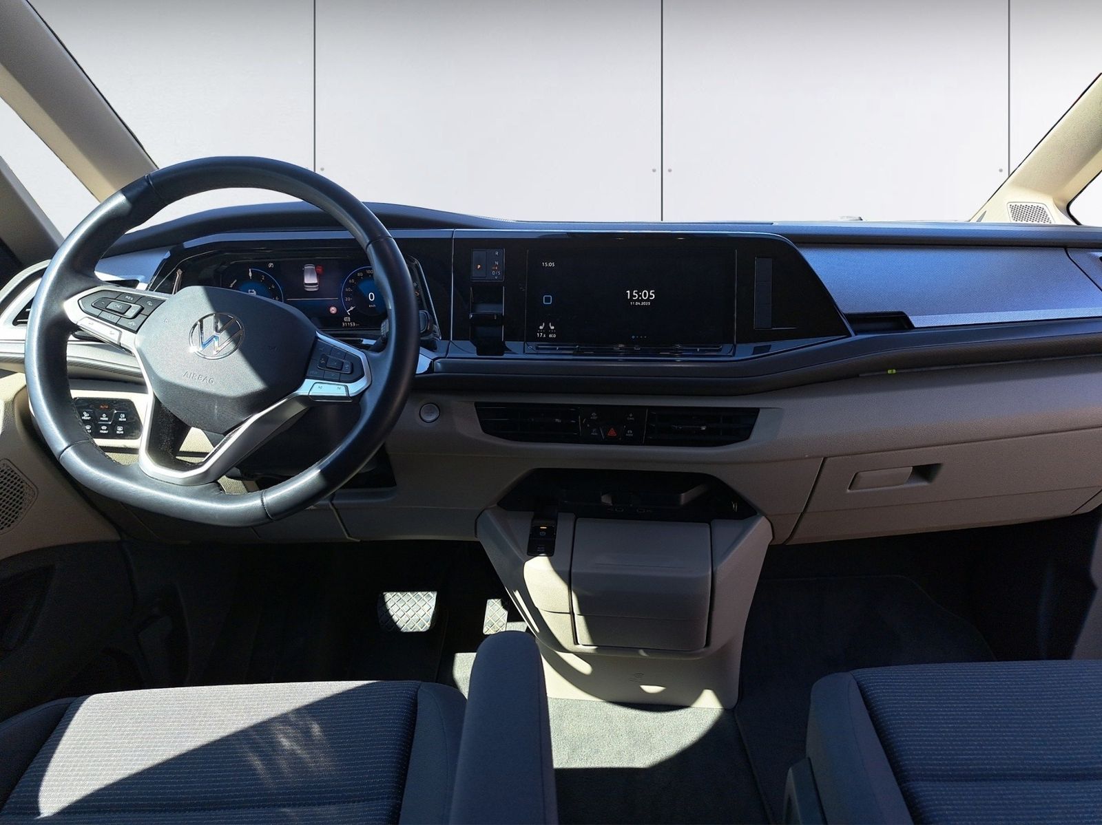 Volkswagen T7 Multivan 1.4 TSI eHybrid - Samsaru's Car Outlet