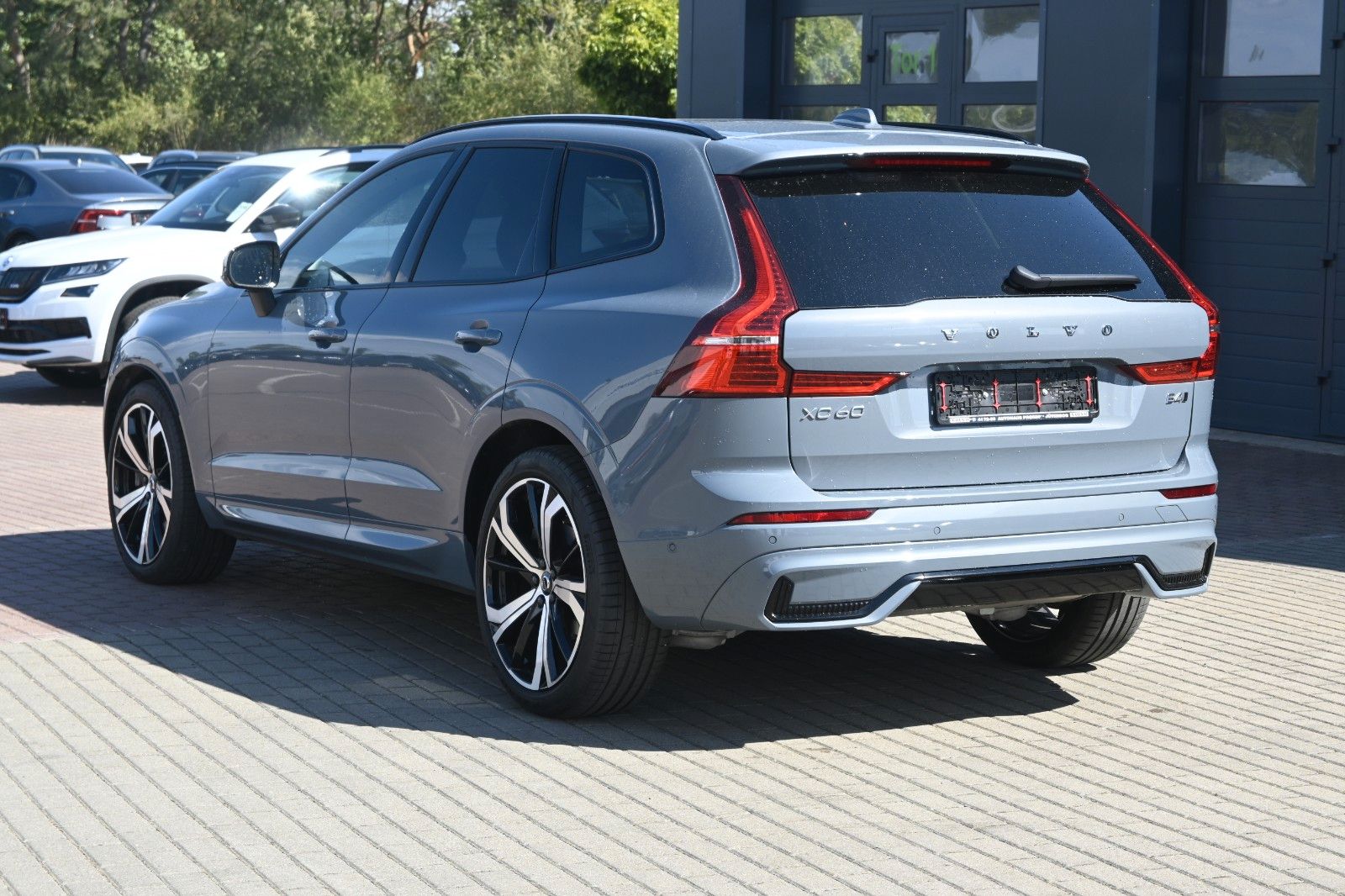 Volvo XC60 B4 AWD Ultimate - Samsaru's Car Outlet