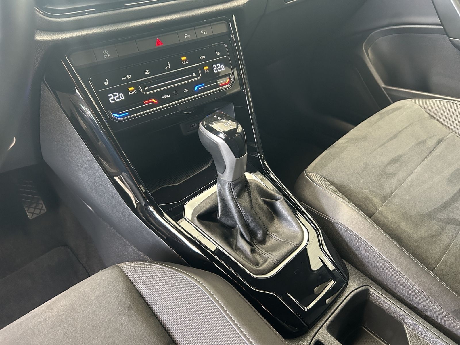 Volkswagen T-Roc 1.5 TSI Style Black - Samsaru's Car Outlet