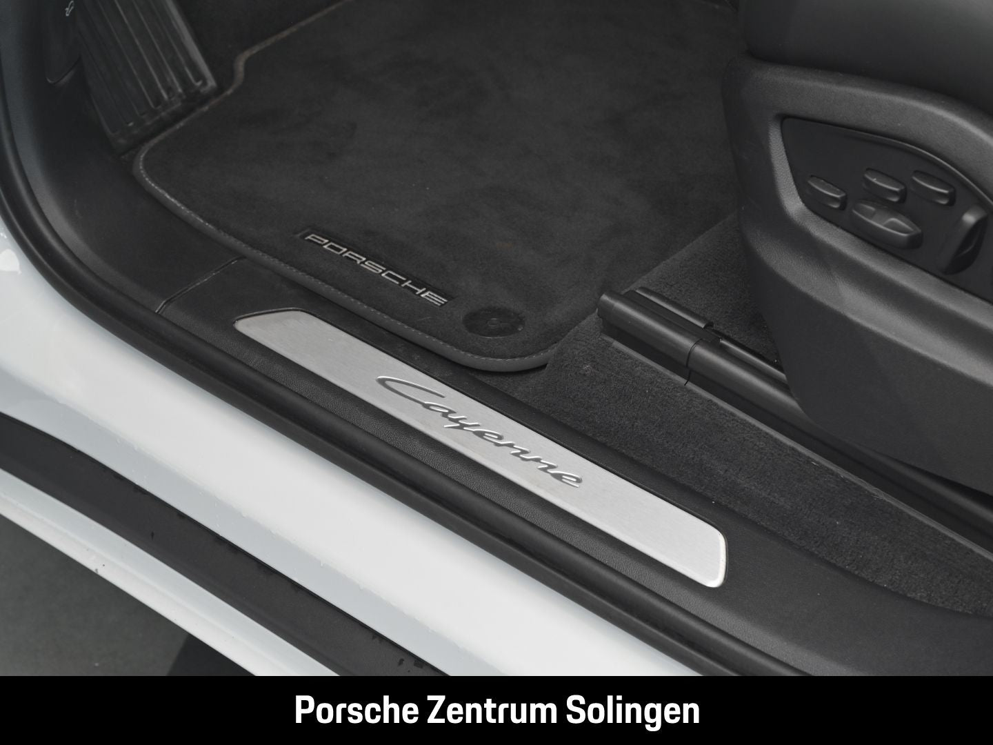 Porsche Cayenne E-Hybrid Coupe 22'' AGA HEADUP SPORT DES
