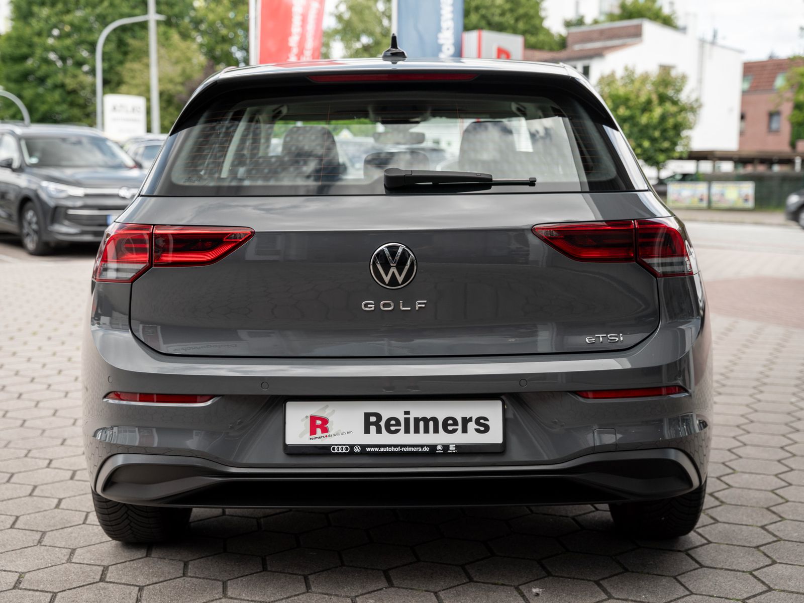 Volkswagen Golf Life 1.5 eTSI DSG - Samsaru's Car Outlet