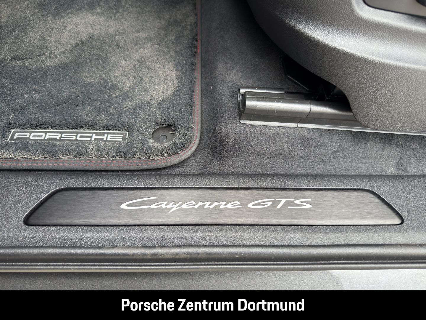 Porsche Cayenne GTS Hinterachslenkung Head-Up Display