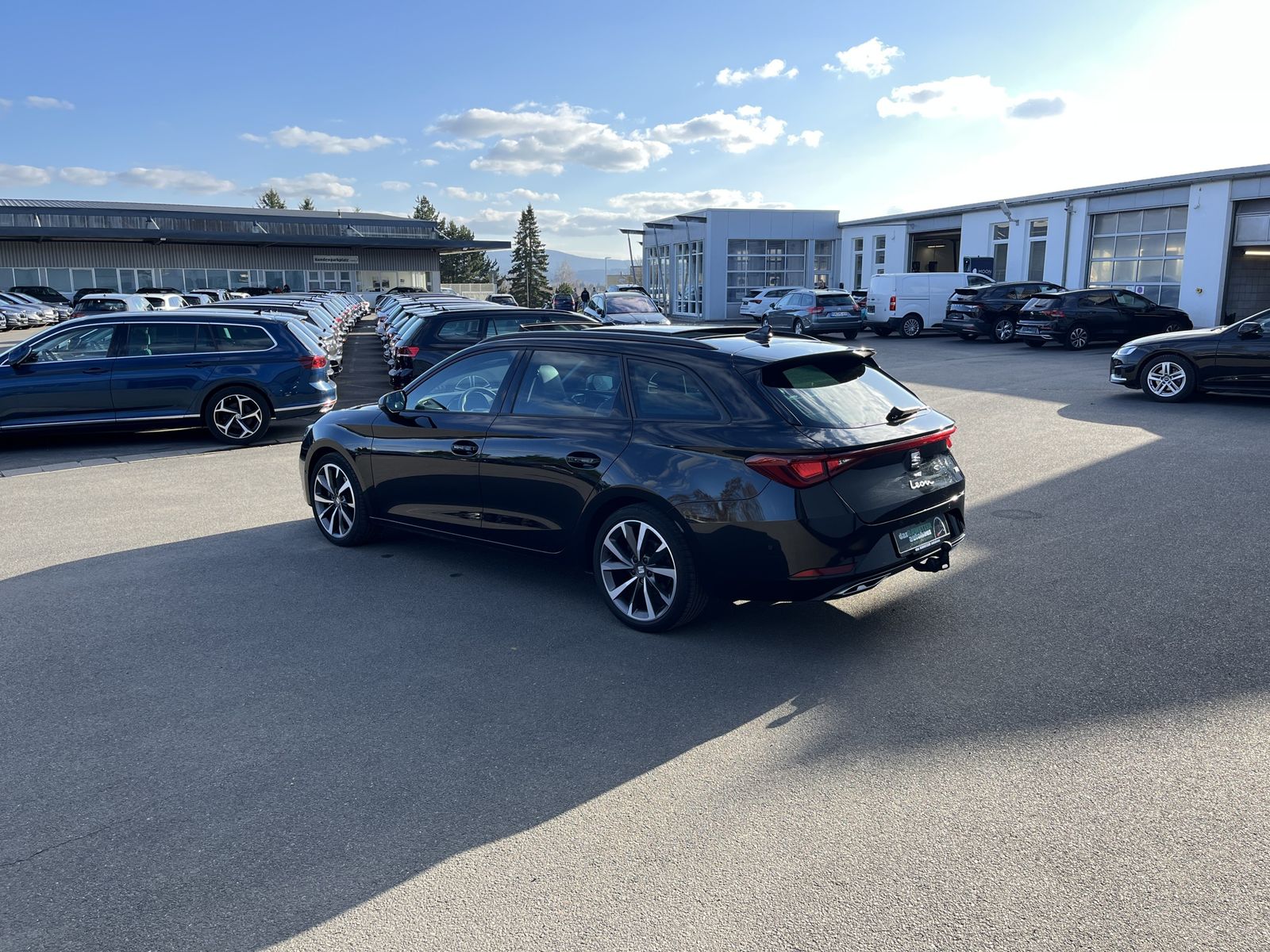 Seat Leon SP 2.0 TDI DSG FR AHK 18 Zoll AHK STHZ PANO
