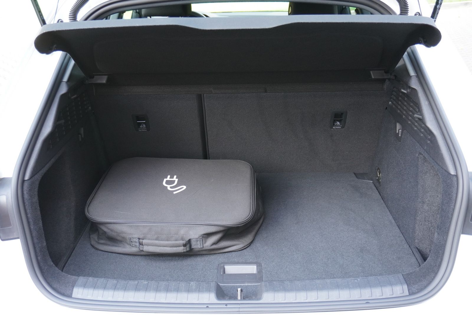 Audi A3 Sportback 40 TFSIe S line Sitzheizung LED DAB