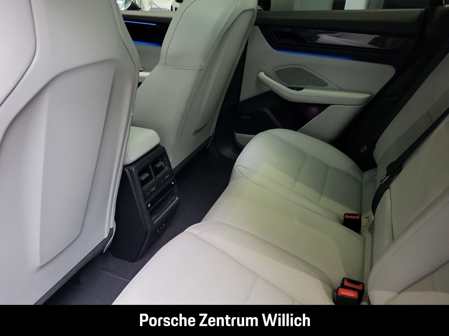 Porsche Macan 4 Surround-View LED-Matrix InnoDrive