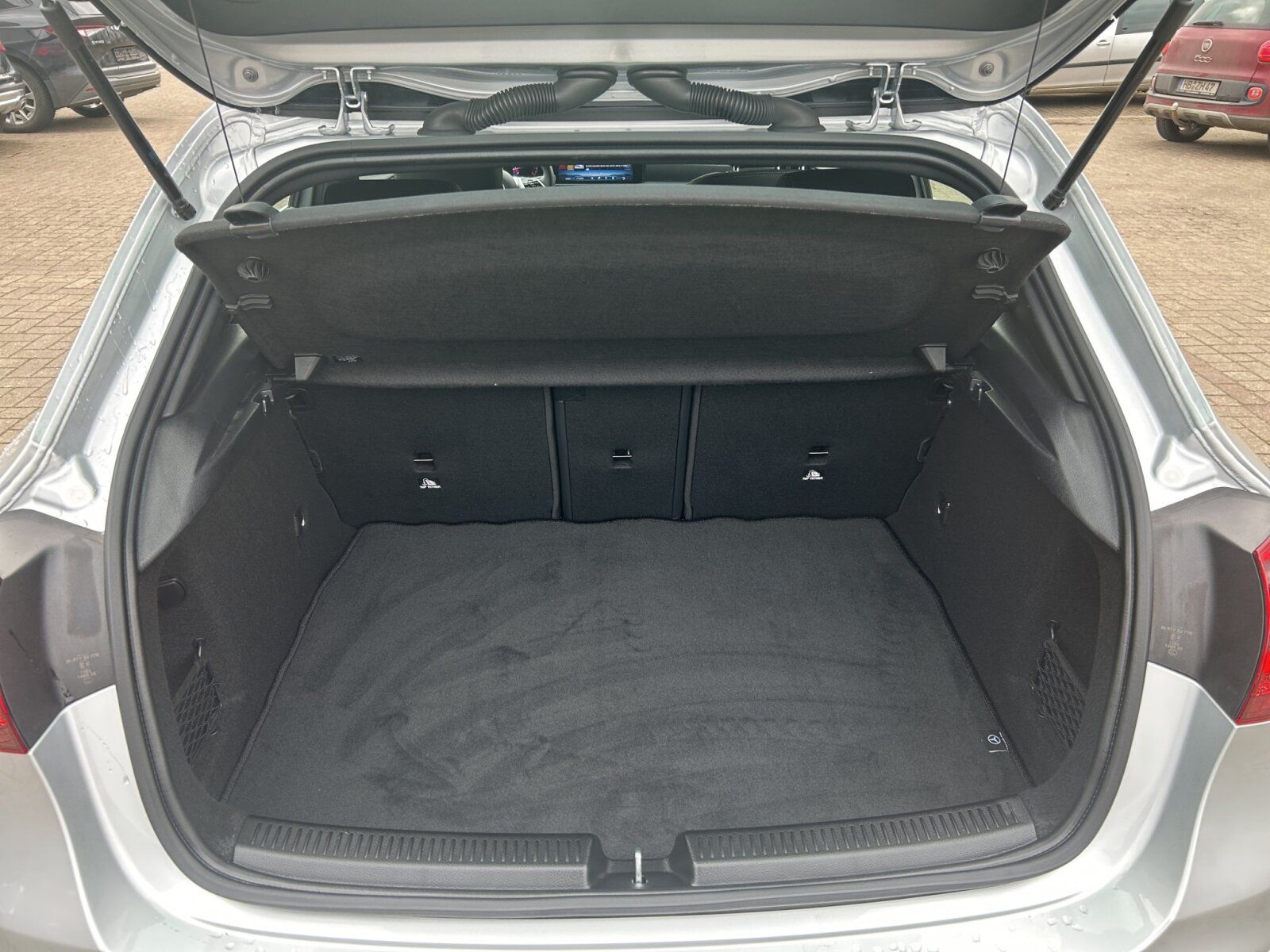 Mercedes-Benz A 200 PROGRESSIVE LINE - Samsaru's Car Outlet
