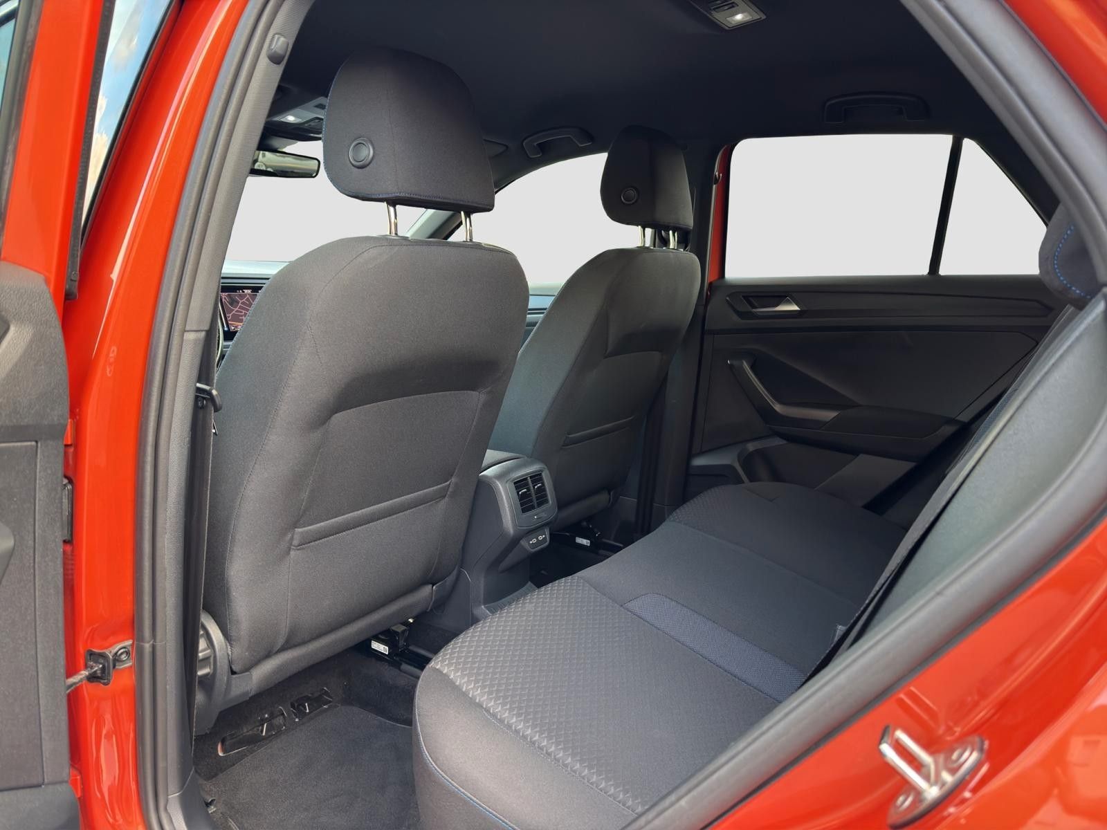 Volkswagen T-Roc United - Samsaru's Car Outlet