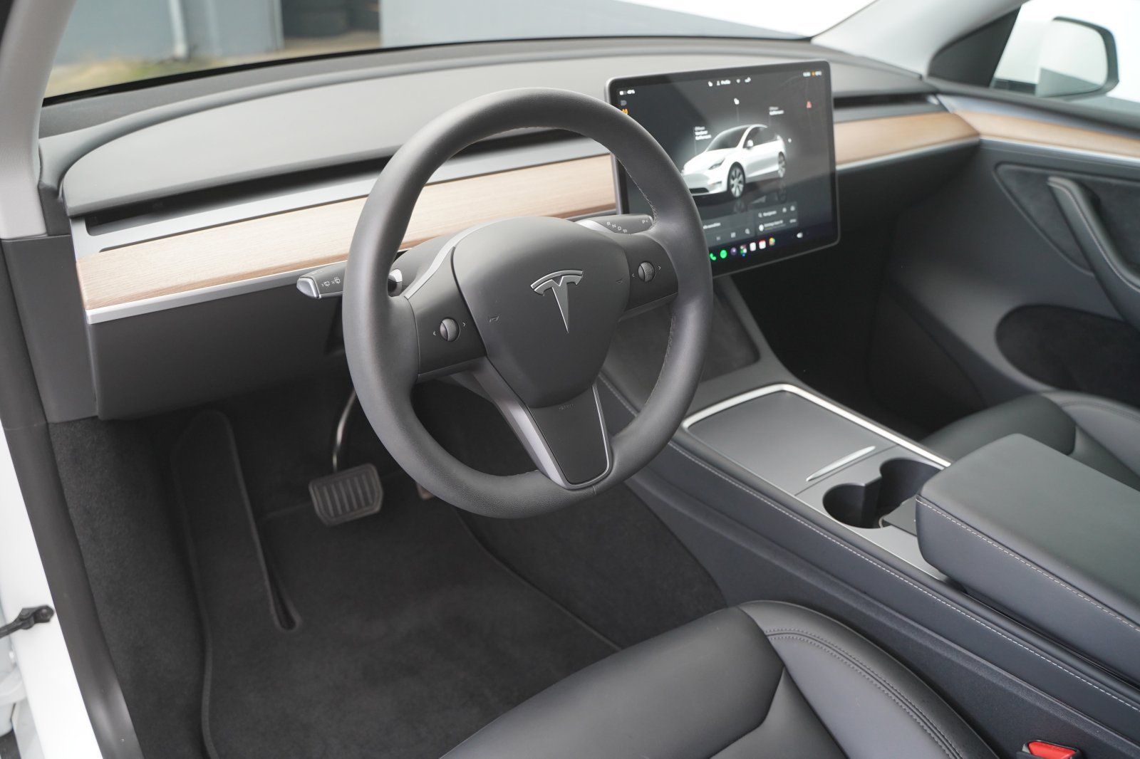 Tesla Model Y Standard Range RWD *1. Hand*unfallfrei*