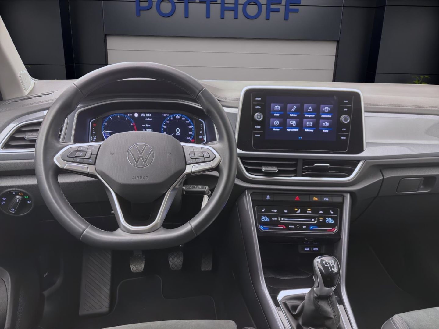 Volkswagen T-Roc 1.0 TSI STYLE - Samsaru's Car Outlet