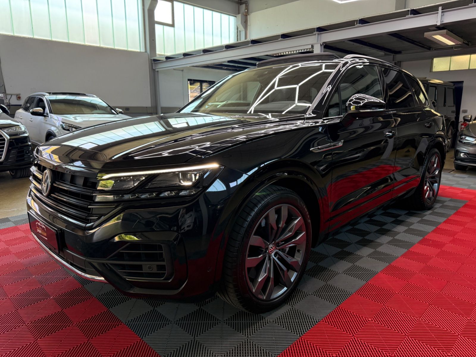 Volkswagen Touareg R-Line - Samsaru's Car Outlet